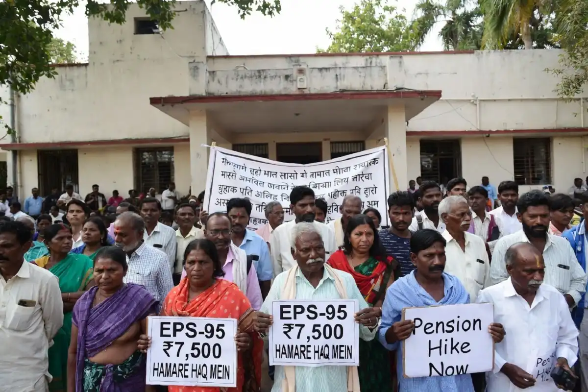 EPS 95 pensioners peaceful protest 2025 demanding minimum pension hike and DA inclusion